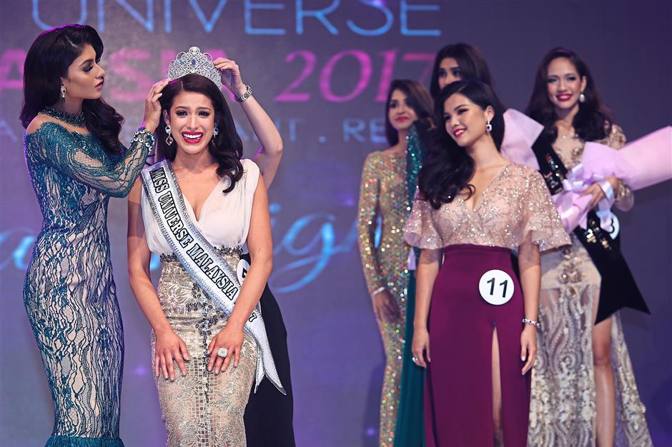 James broke out in tears as she was crowned and given her sash by her predecessor, Miss Universe Malaysia 2016 Kiran Jassal. Photo: The Star/Glenn Guan